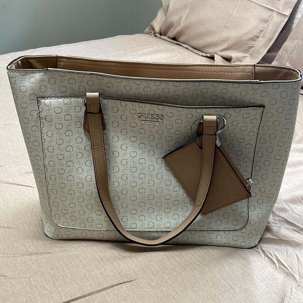 White Shoulder Bag !